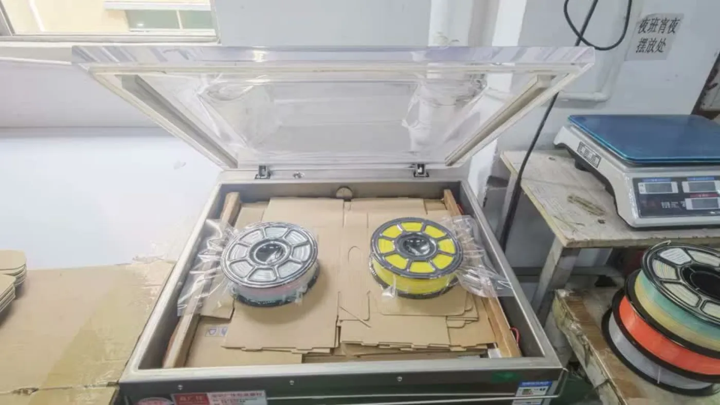 Vacuum sealing machine with filament spools at the assessed manufacturing partner